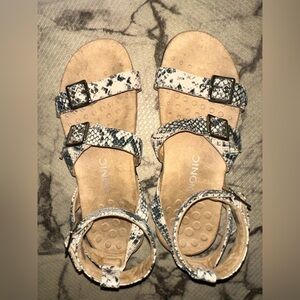 Vionic women’s snakeskin print sandal comfort sandal 8 summer beach leather